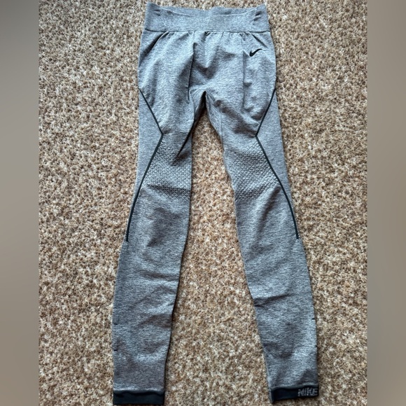 Nike gray Nike Pro Leggings Size XS - Picture 1 of 4